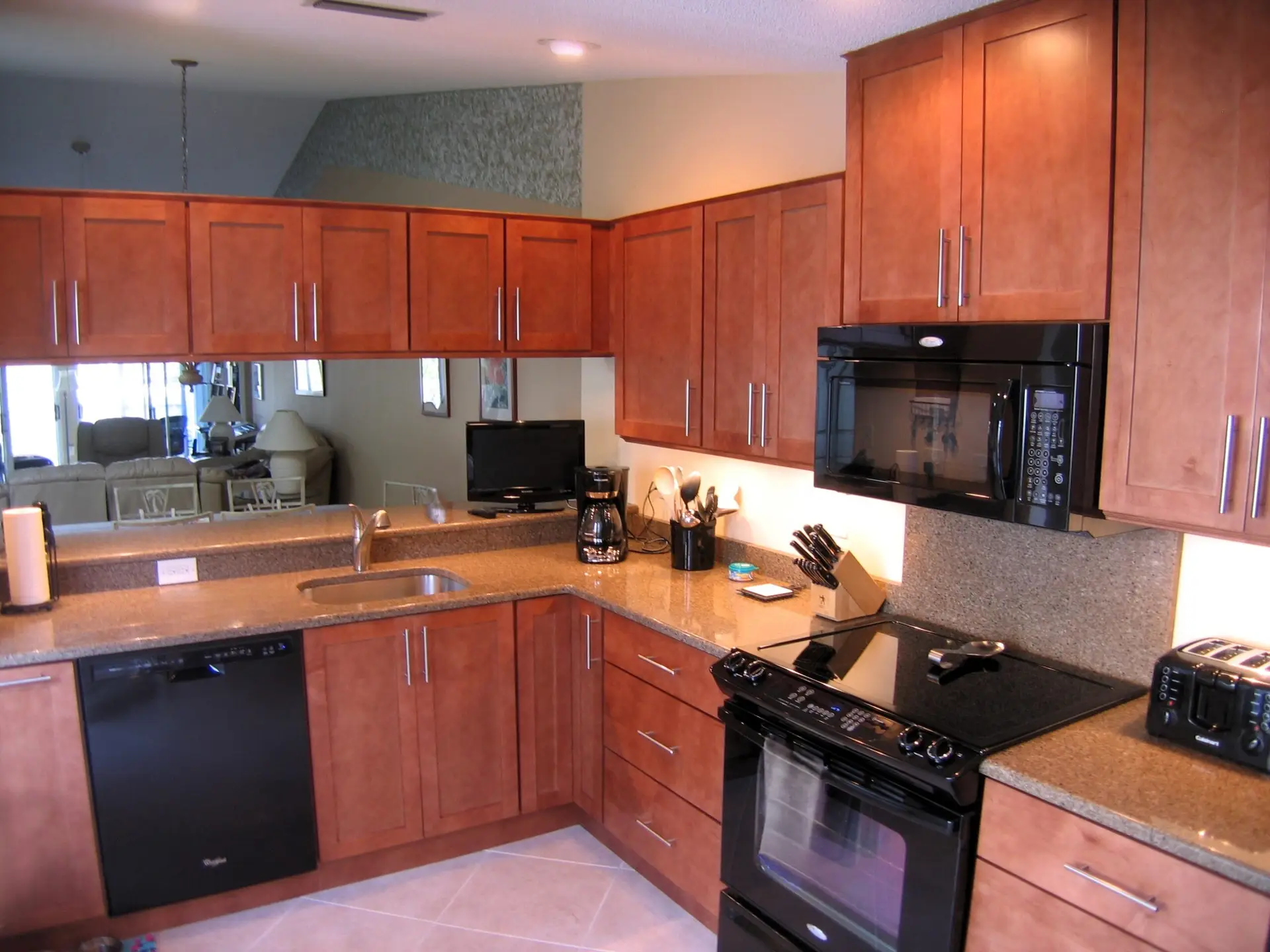 Custom maple kitchen cabinets with contemporary stainless steel bar pulls and flat drawer fronts