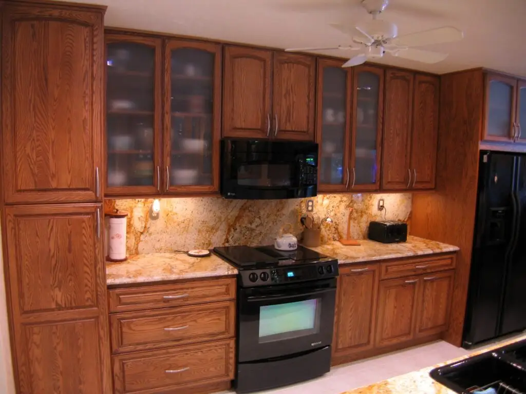 StarMark oak cabinetry with glass display and granite backsplash