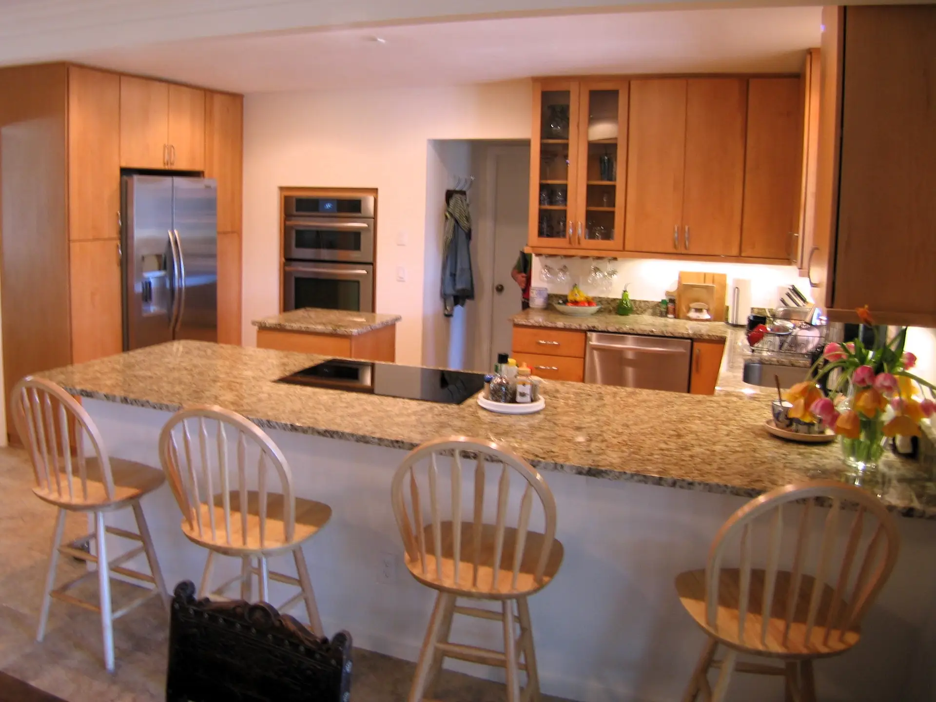 A Braden River kitchen remodel featuring StarMark Maple Tempo cabinetry and Giallo Rio granite