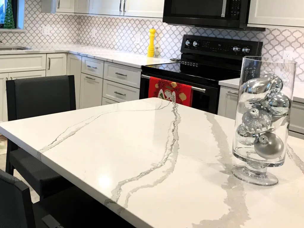 Boldly veined quartz countertops create a dramatic kitchen focal point