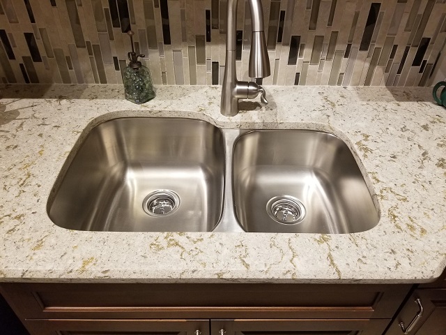 Undermount, 60/40 split sink in stainless steel