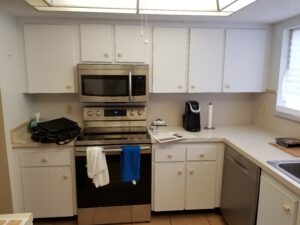 Bradenton's Meadowcroft condo kitchen before photo