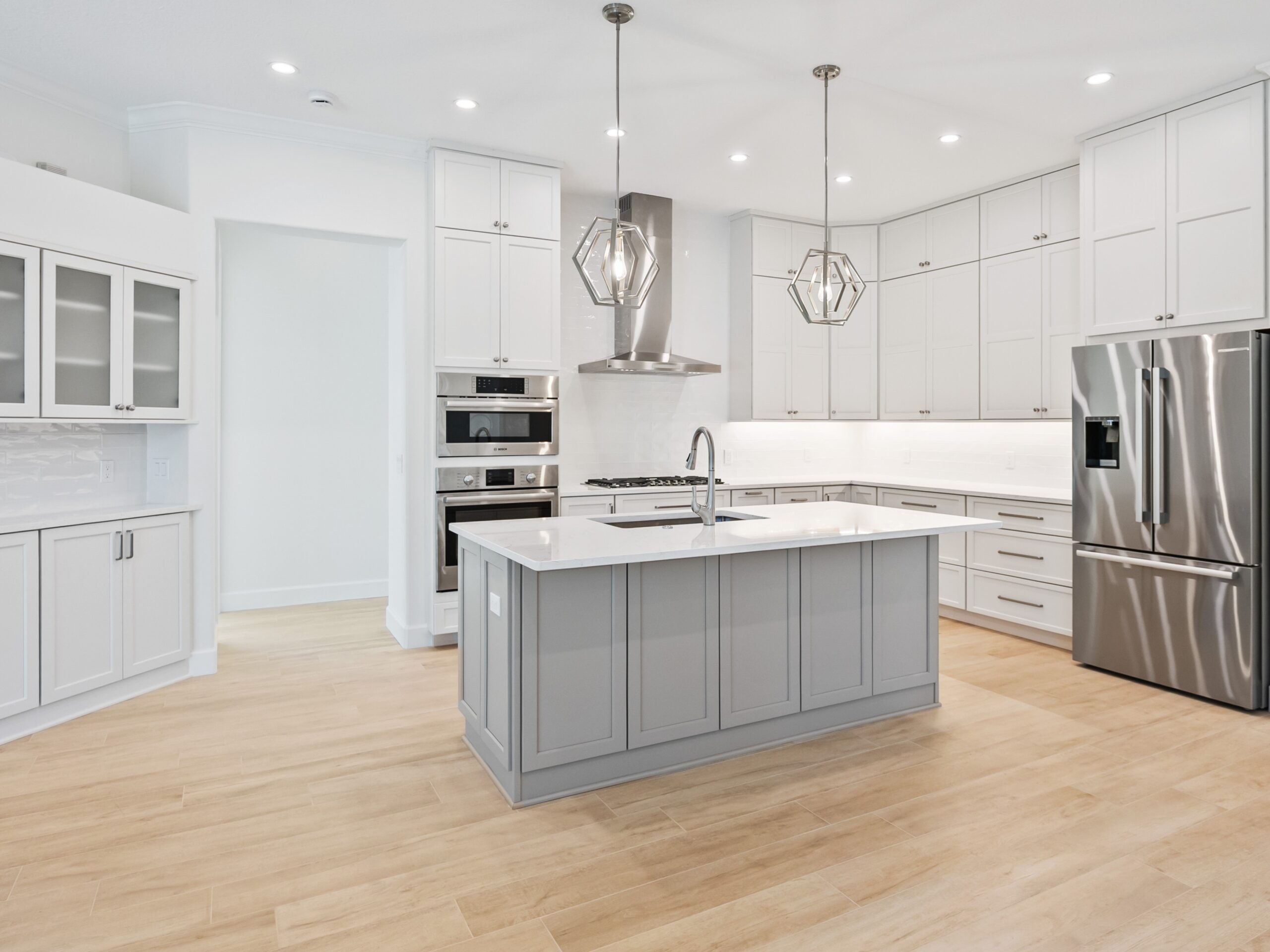 Modern Florida kitchen with quartz countertops